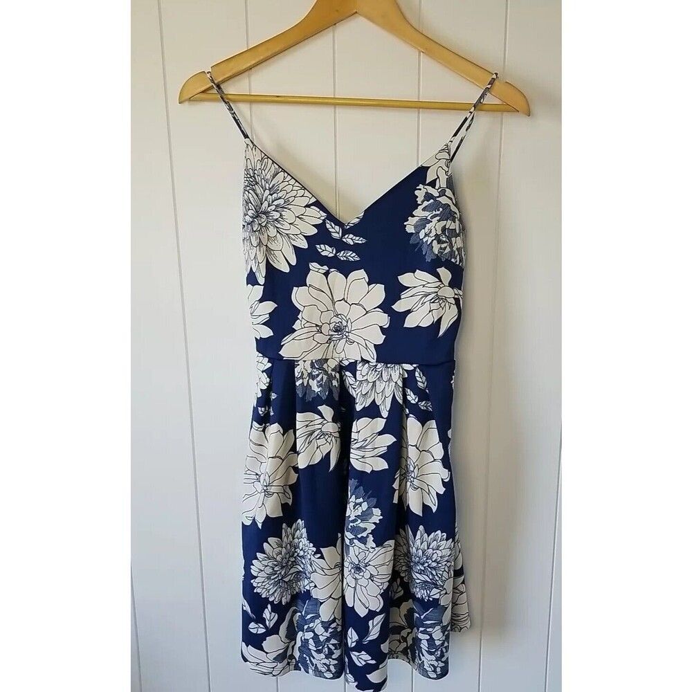Soprano Strappy Dress Womens Size Medium Blue Floral Sleeveless Summer Flare